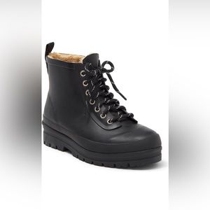 Redmond faux sherling lined hiking women’s boots. Black